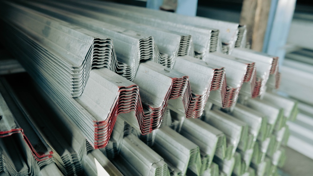 Metal,Roof,Batten,Warehouse,Supplies,Are,Stacked,Neatly,,Ready,To Stacked galvanized steel decking profile sheets.